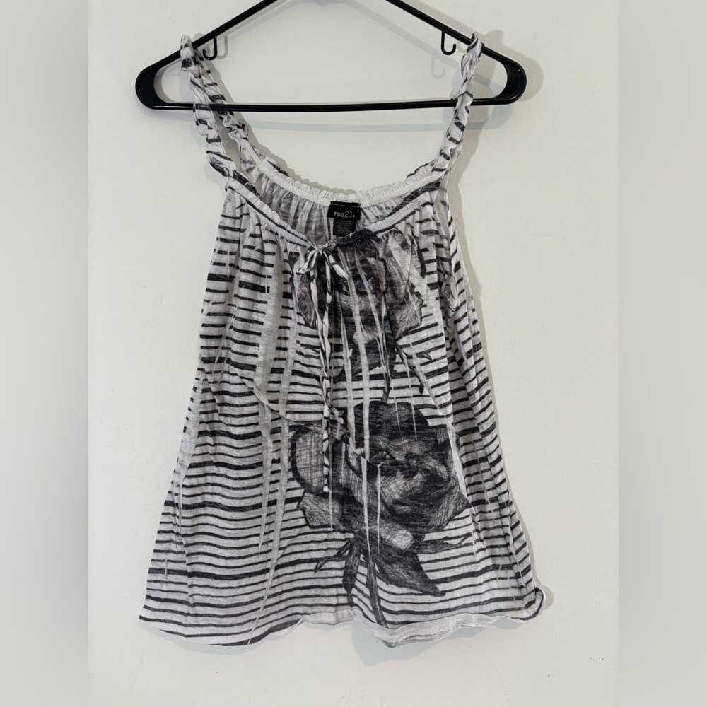 Rue 21 Juniors Medium Tank Top Black White Floral Stripes Y2K Summer Vacation